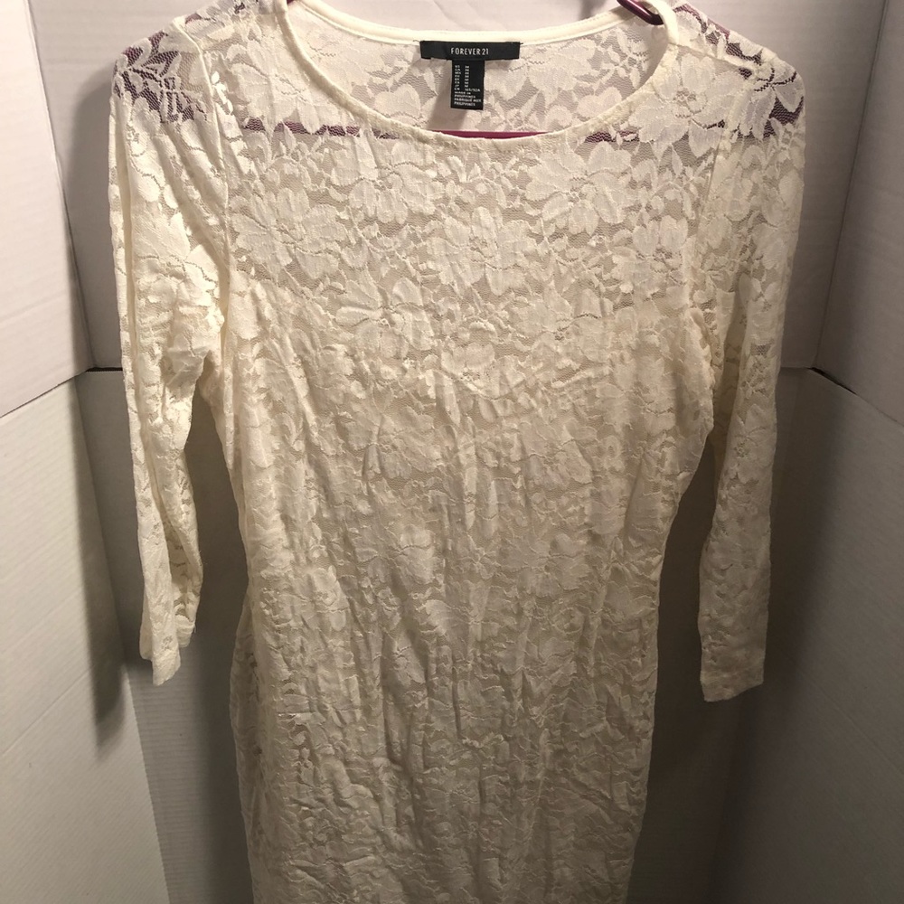 Cream/white color lace form fitting dress